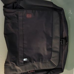 COPY - Tumi Tech Essential Gear Black Expandable Messenger Bag Clean 51212D